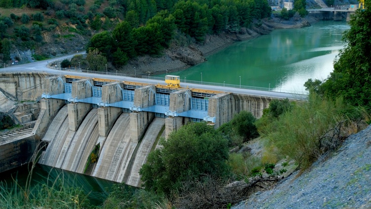 ¿Cómo funciona una central hidroeléctrica?